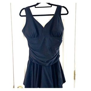 Flounce skirt swimsuit with removable bra pads